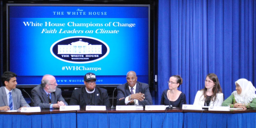 Rachel (a segunda à direita) em um painel com alguns dos outros agraciados, respondendo a perguntas sobre como a fé os motiva a mobilizar as suas comunidades. Foto: Casa Branca