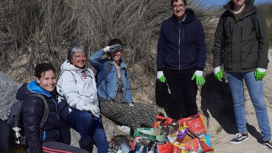 Plastic-free Feb beach clean up - ARP