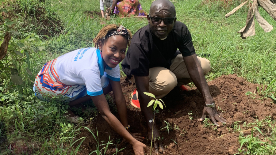 Queen Elizabeth tree planting - cropped (David McKay)